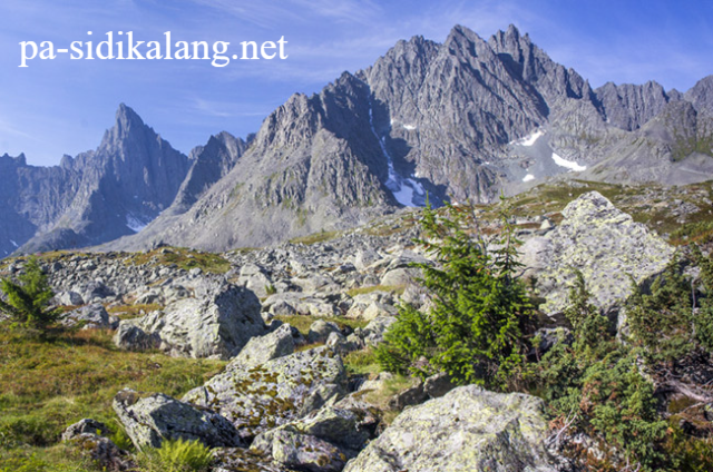 Eksplorasi Pegunungan Ural Rusia